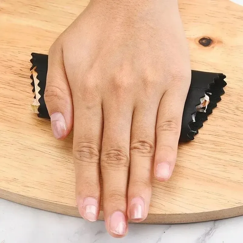 أنبوب متجرد الثوم تقشير تقشير  - مراجعة Kitchen Gadgets That Are Useful وسعره
